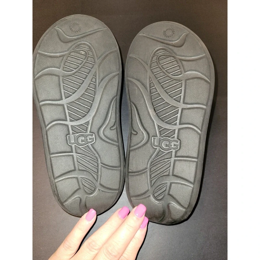 UGG Slide Sandals Cushioned Slip On Casual Comfort Kids Size K 1 great shape